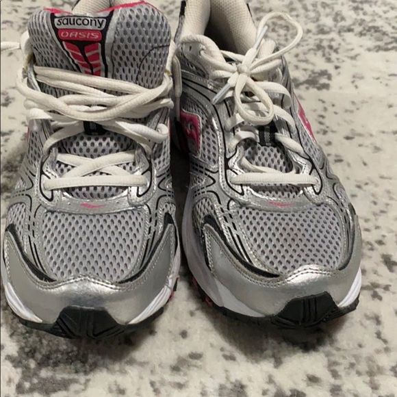 Saucony Oasis Grid running workout sneakers Size 10 EUC silver athletic active - Picture 9 of 10